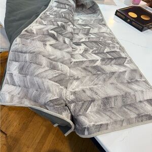 Ruggable rug cover only 8’ x 10’ Gray and White EUC